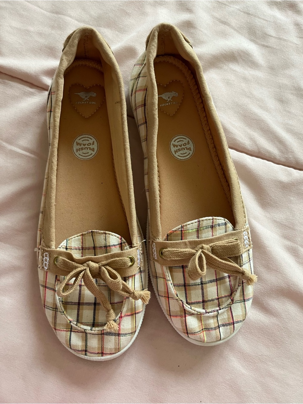 Rocket Dog Plaid Bow-Accent Flats in Beige and Red Stripe 9